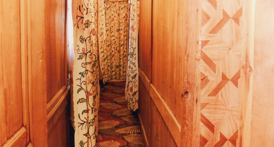 New Buckingham Palace Houseboat, Srinagar 4